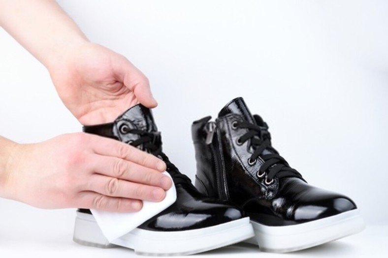 How To Dry Wet Leather Shoes?