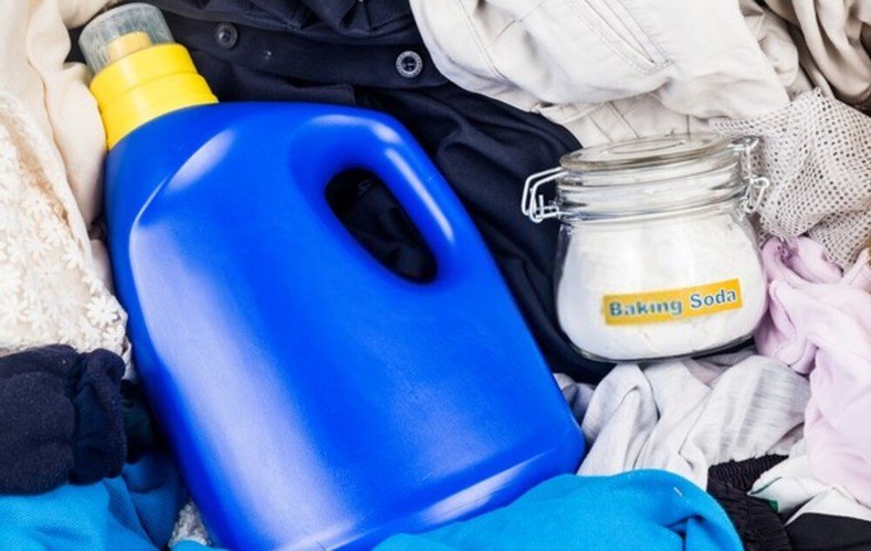 Wash Greasy Clothes With Baking Soda