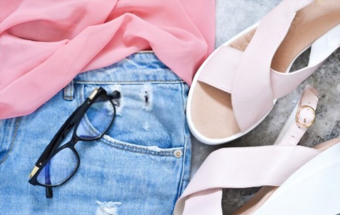 Shoe Styles To Pair With Mom Jeans