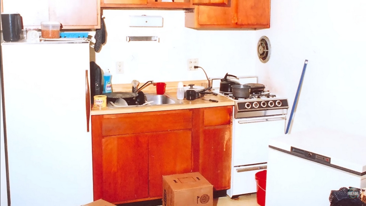 14 Real Photos From Jeffrey Dahmer s Apartment